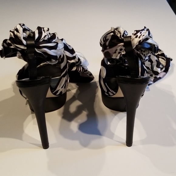 Bebe Scarlett Black White Satin Open-Toe Heels - Picture 3 of 8